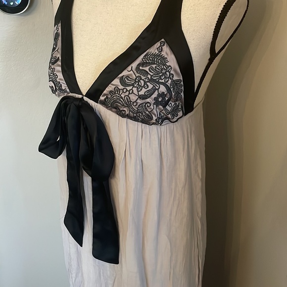 Fantastic embroidered like linen dress with satin details maxi dress - Picture 2 of 10